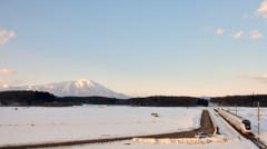 110220こまちと岩手山 (1)