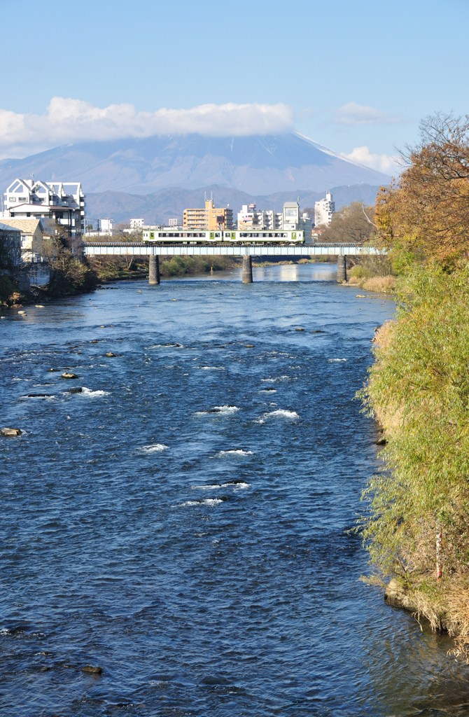 101121北上川と山田線と岩手山