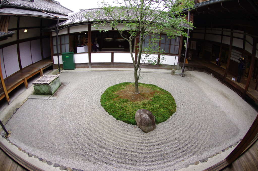 健仁寺○△□中庭