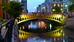 夕暮れどきの橋