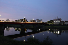 河川の夜景