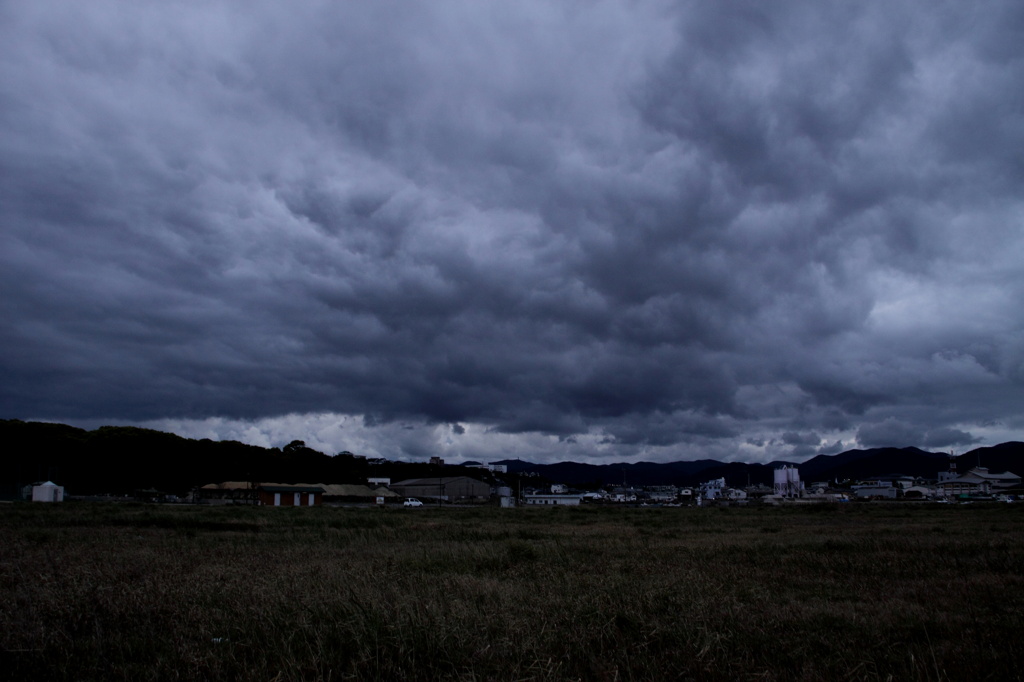 雲行き怪し