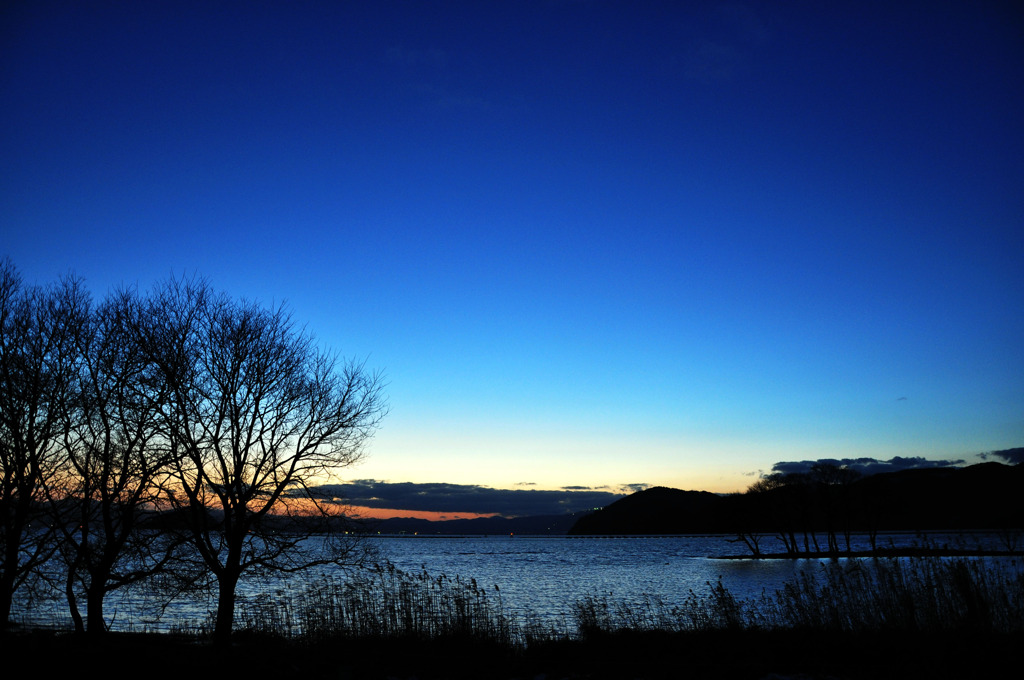 湖の夕焼け