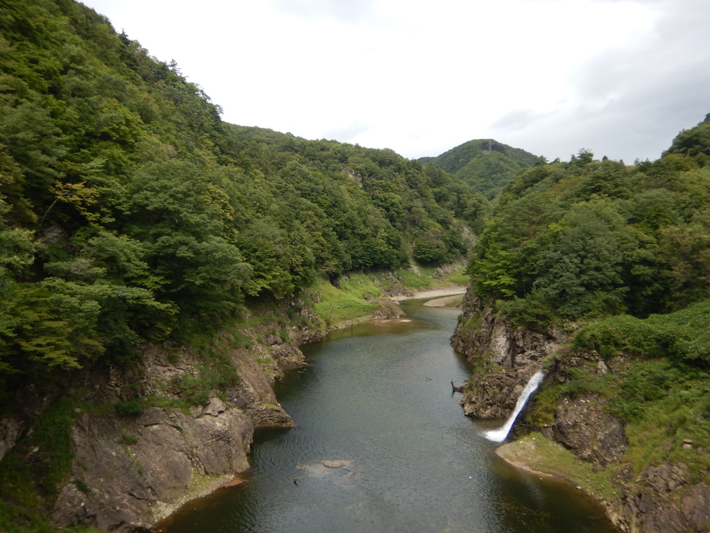 藤原ダム湖上流部