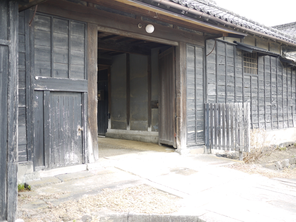 昔の香りの門構え