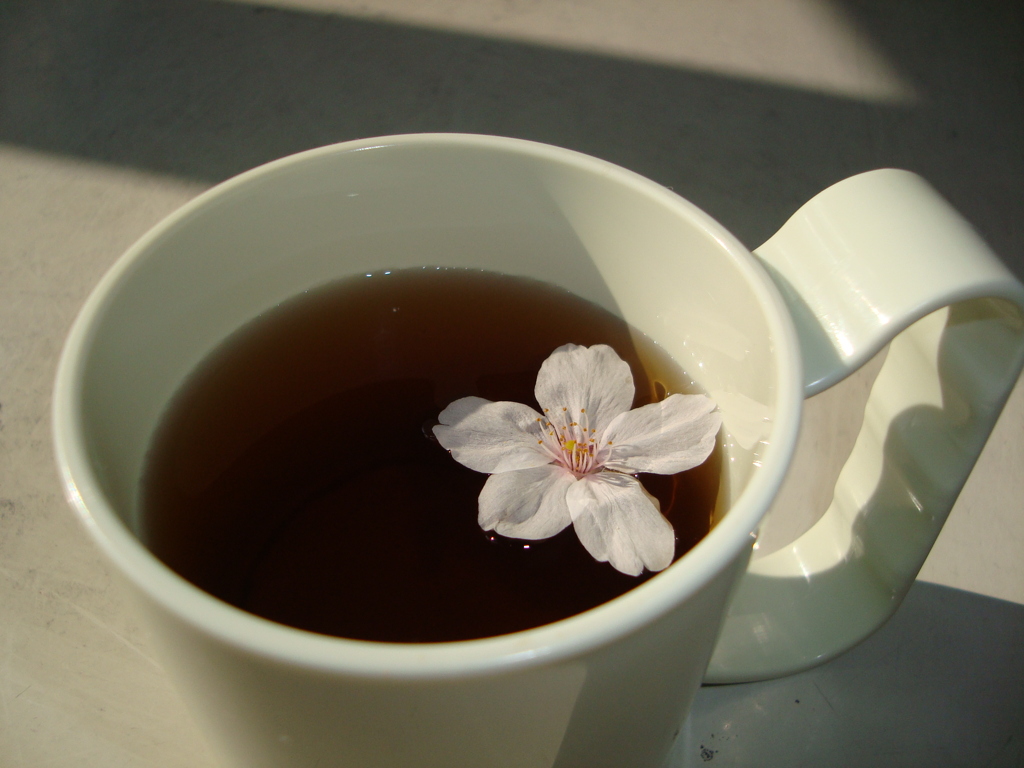 お風呂上がりのお茶には花びらを浮かべて