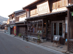 亀山市関宿　レトロな薬屋-喫茶店