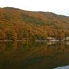 紅葉の湖畔