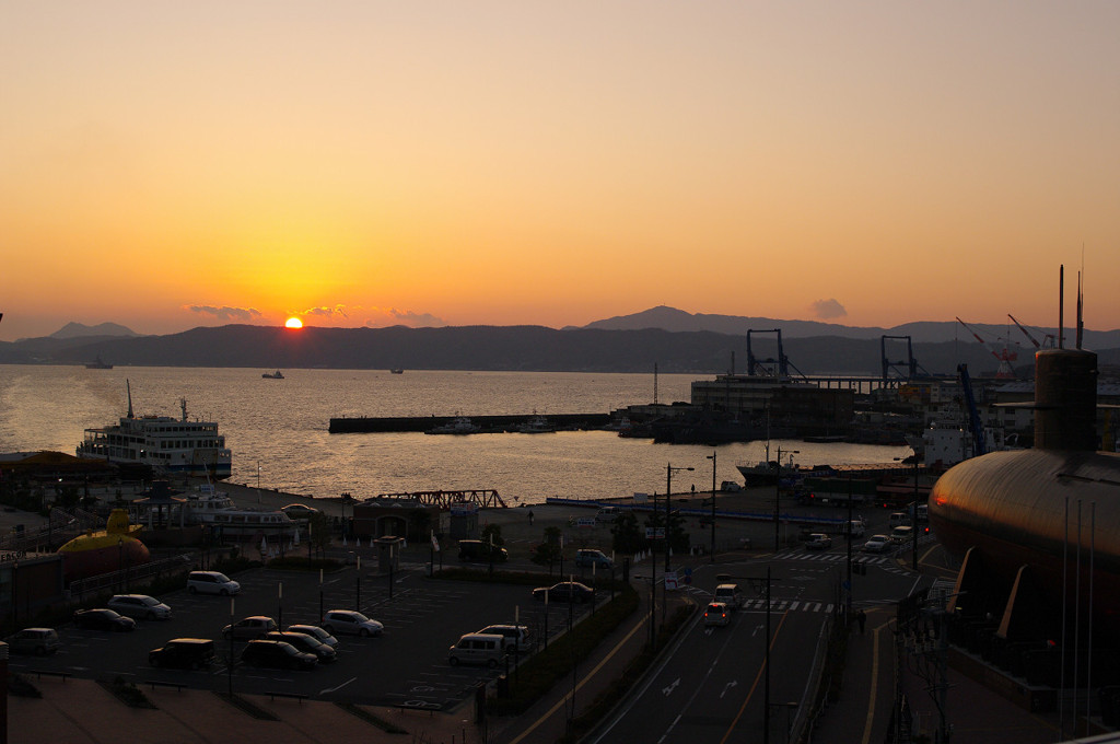 夕日に光る