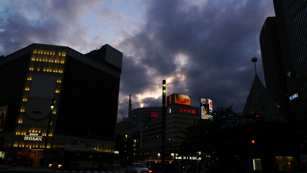 夕刻の数寄屋橋