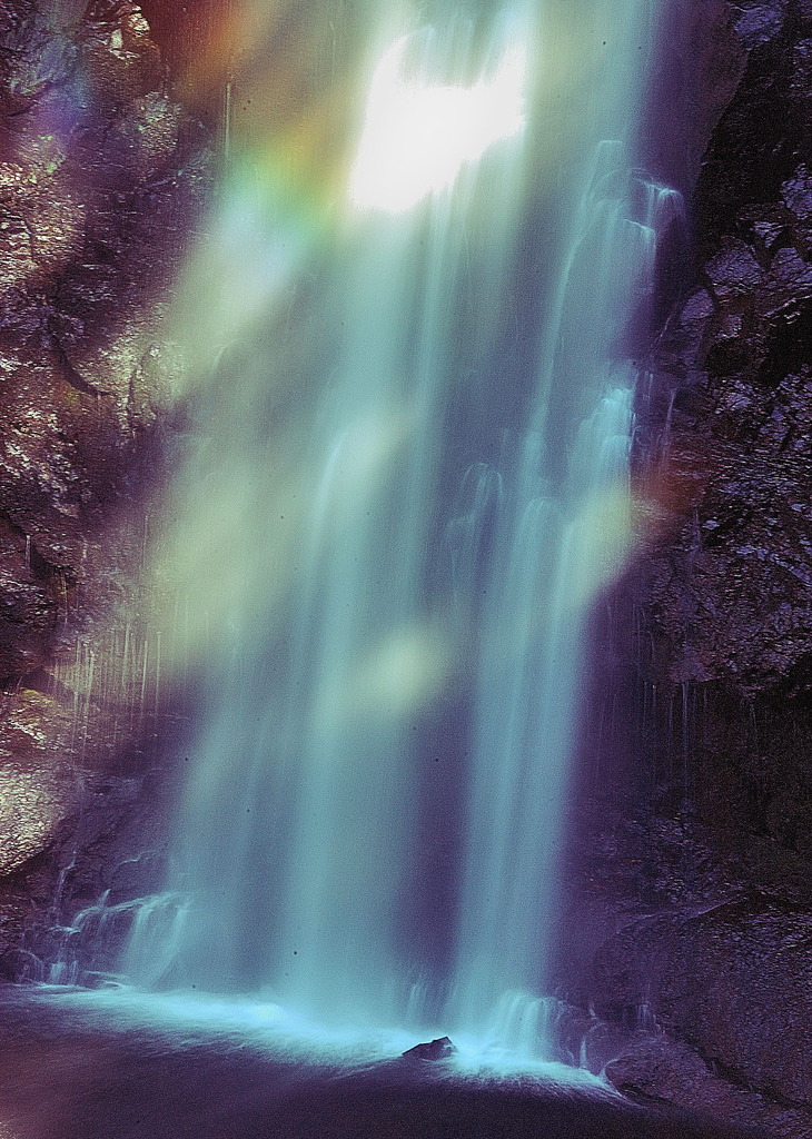 射光の滝