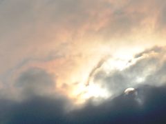 雲間の朝陽