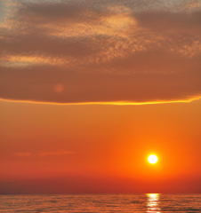 沖の夕雲