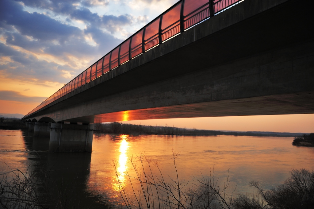 朝の大橋