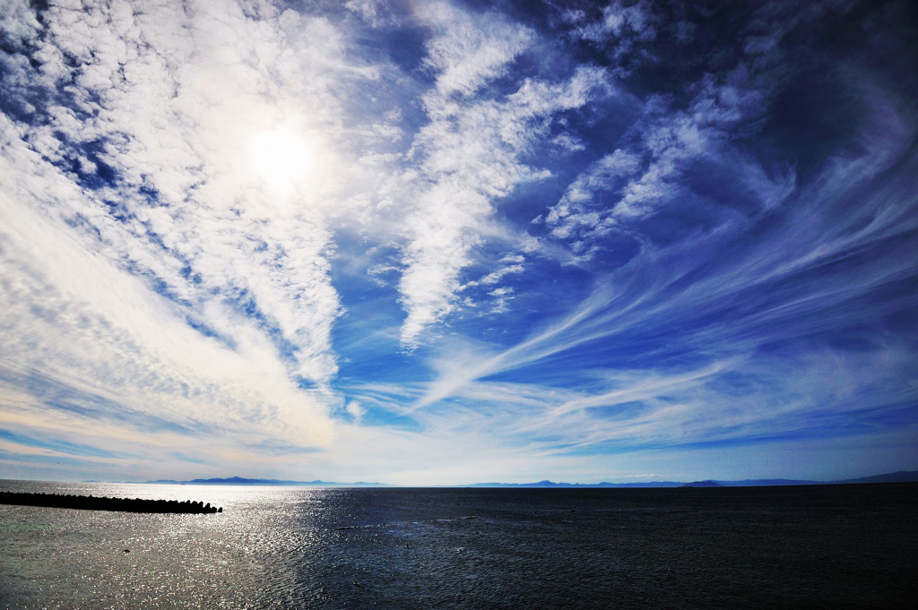 海峡を行く雲