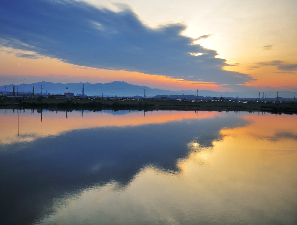 川渡る朝雲