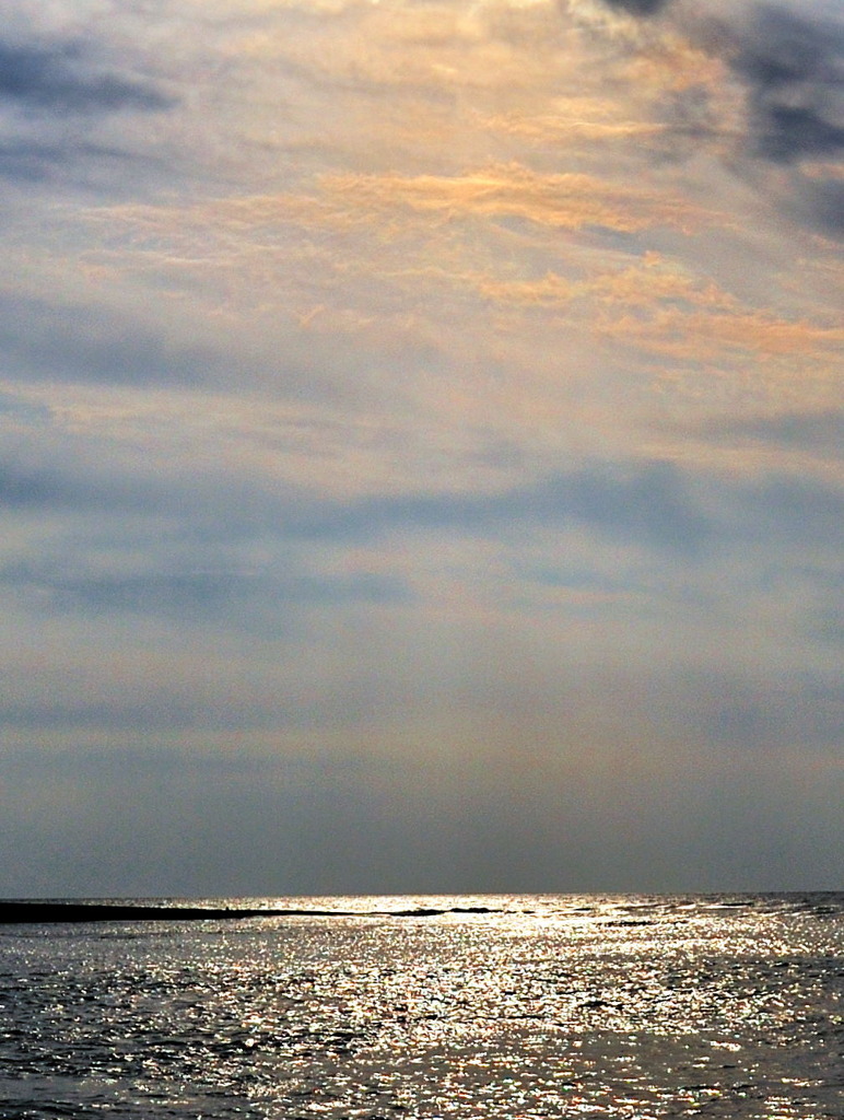 沖の雲