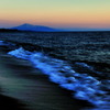 夕波に浮かぶ鳥海山