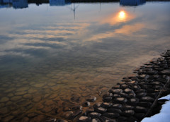 川岸の夕暮れ