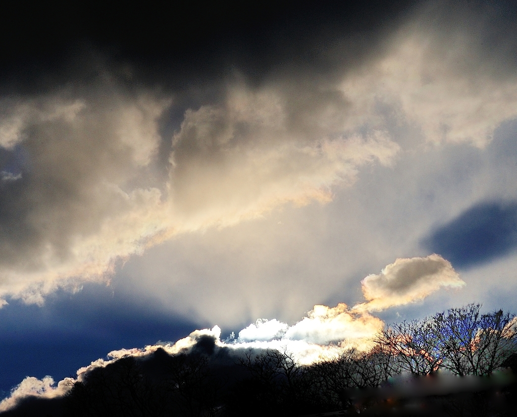 昇る雪雲