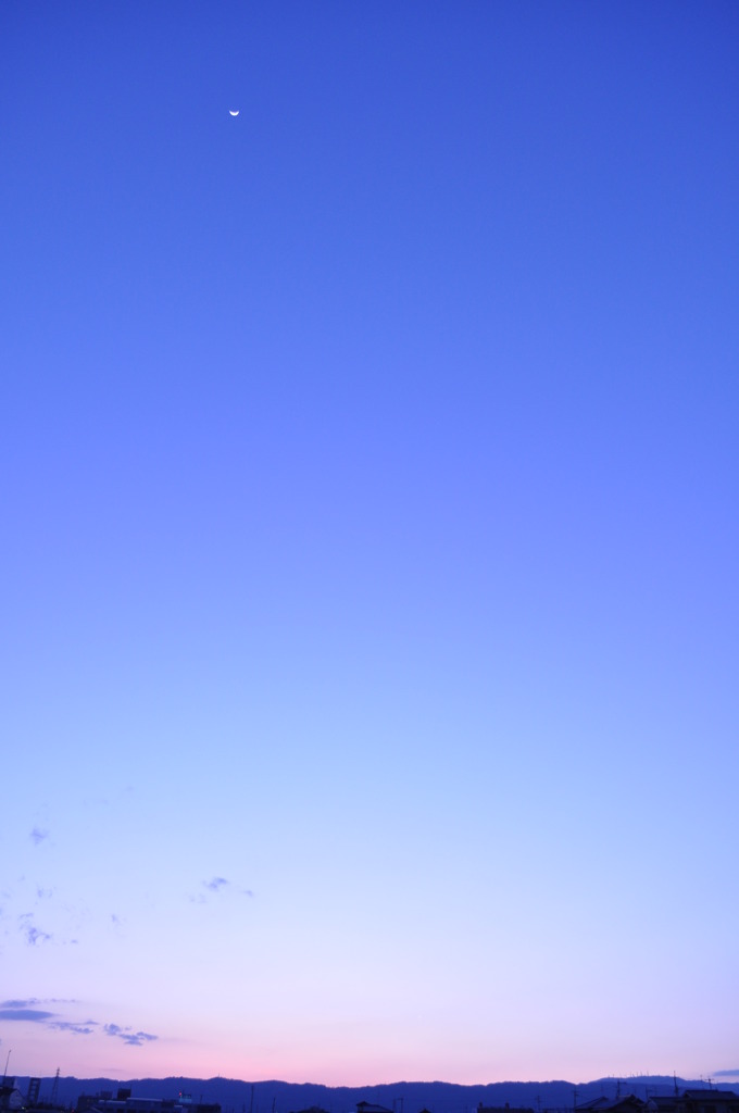 生駒山と月