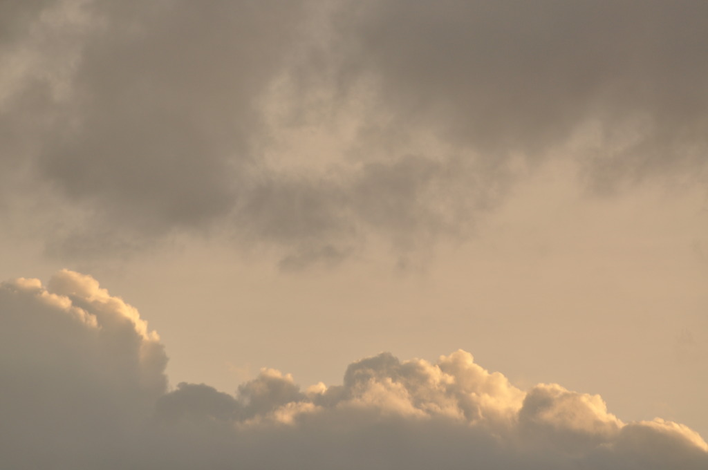 夕日照雲