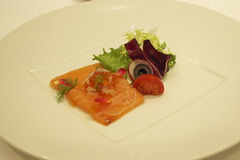 サーモンサラダ