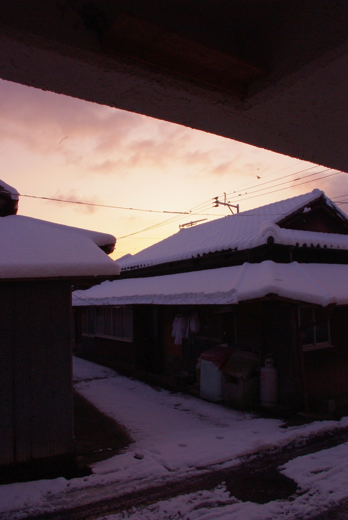 朝、扉を開けると、そこは雪国…