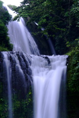 静かなる滝