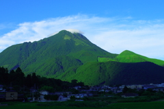 夕時の由布岳