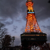 夜空にそびえるテレビ塔