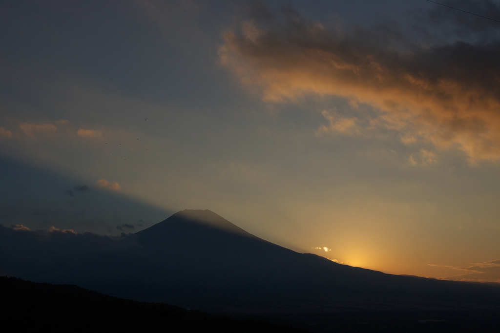 二重曲峠から　光芒の富士