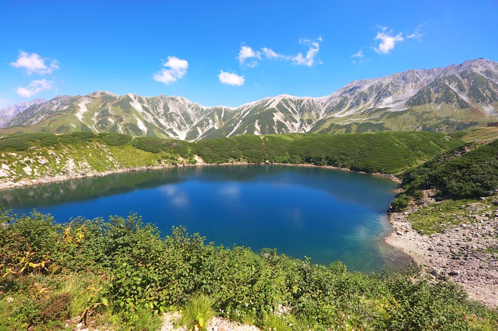 ミクリガ池と立山の峰