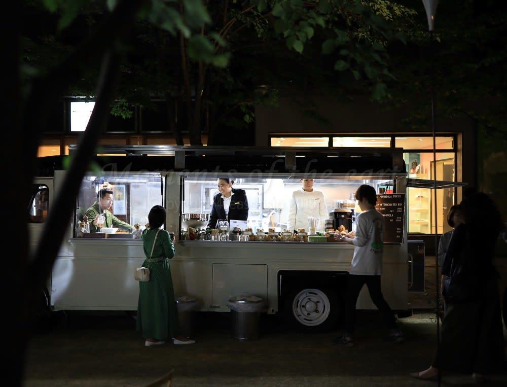 東京丸の内 夜の移動カフェ