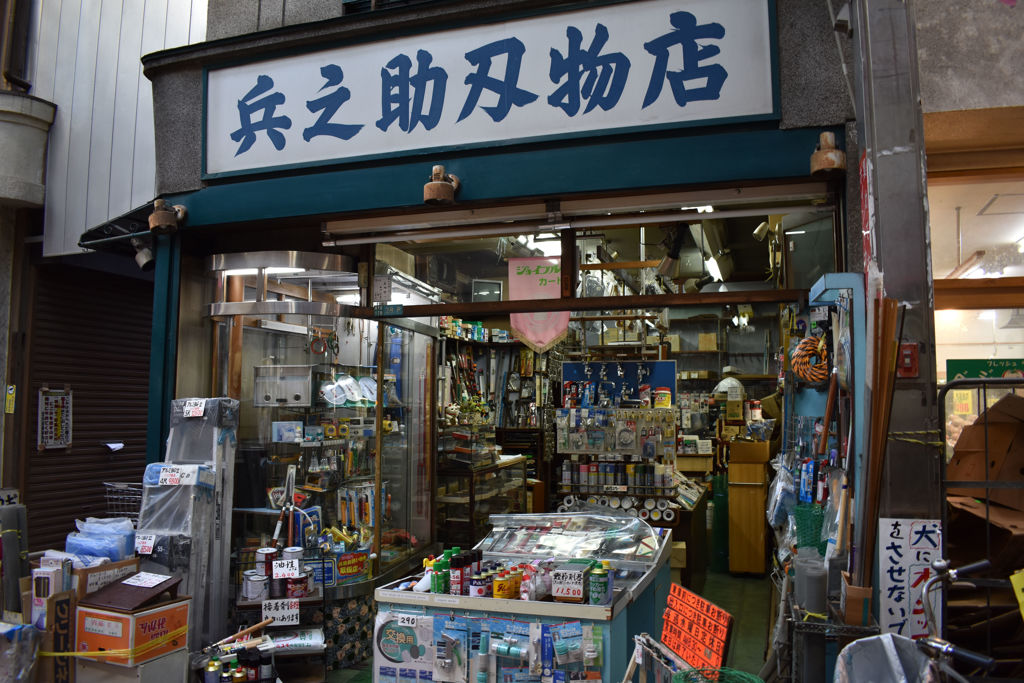 下町　電柱に注目
