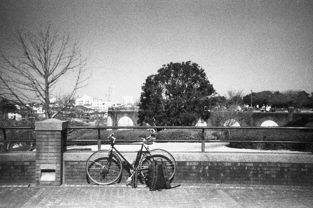 「撮影移動も自転車で」 (film)