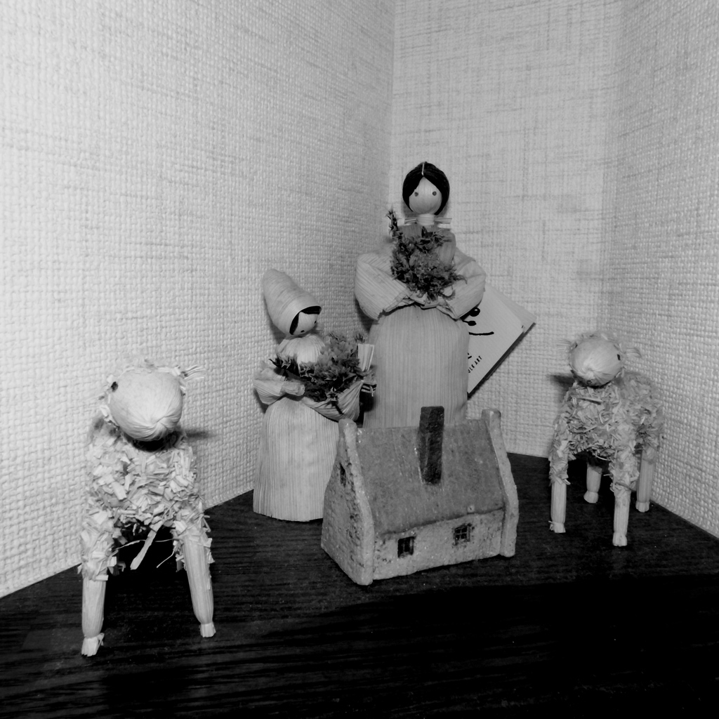 「Czech dolls at home」