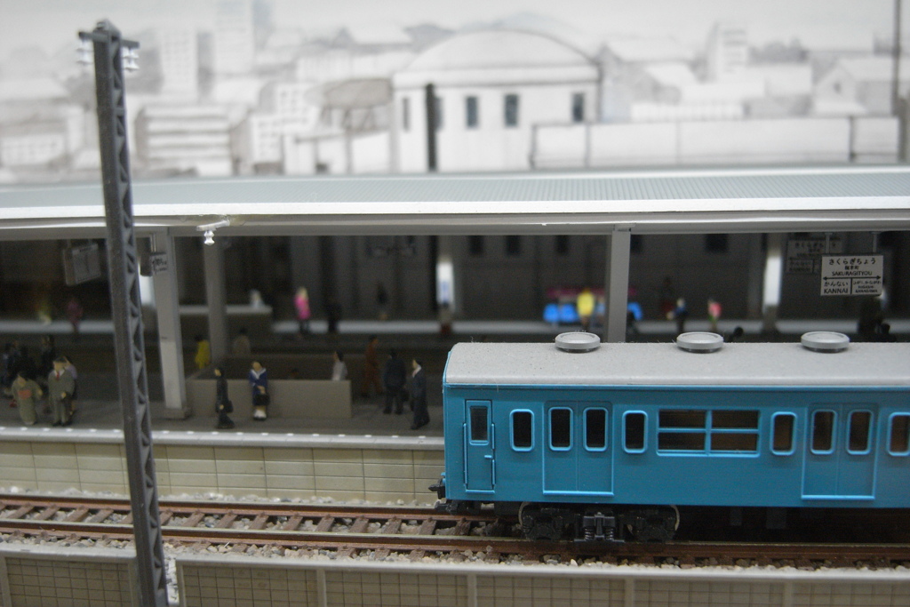 「桜木町駅舎 柱埋め込みフィギュア 04」