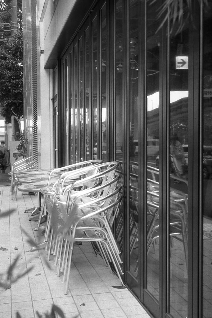 「chairs」 (film)