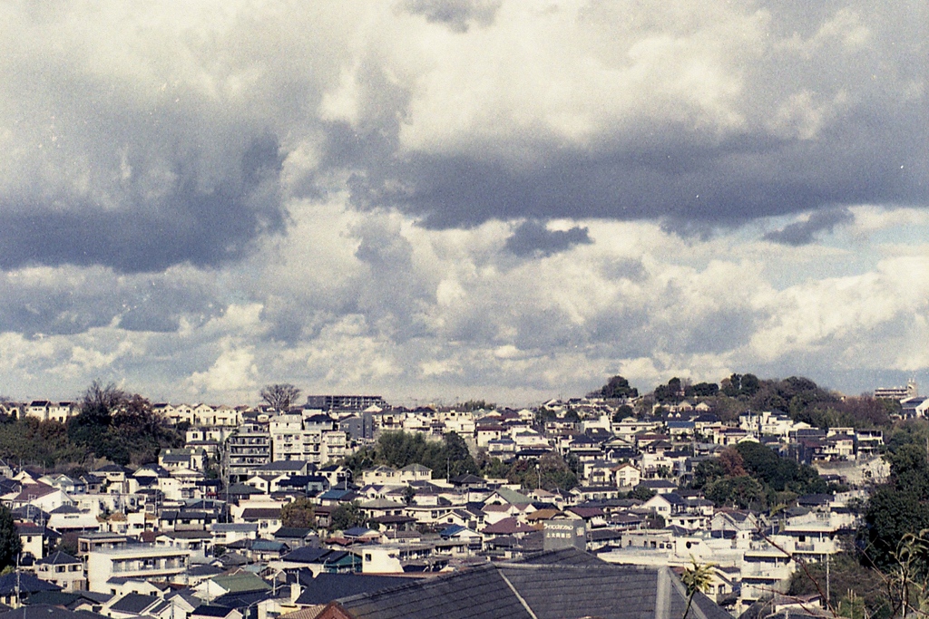 「雲と街並み」 (film)
