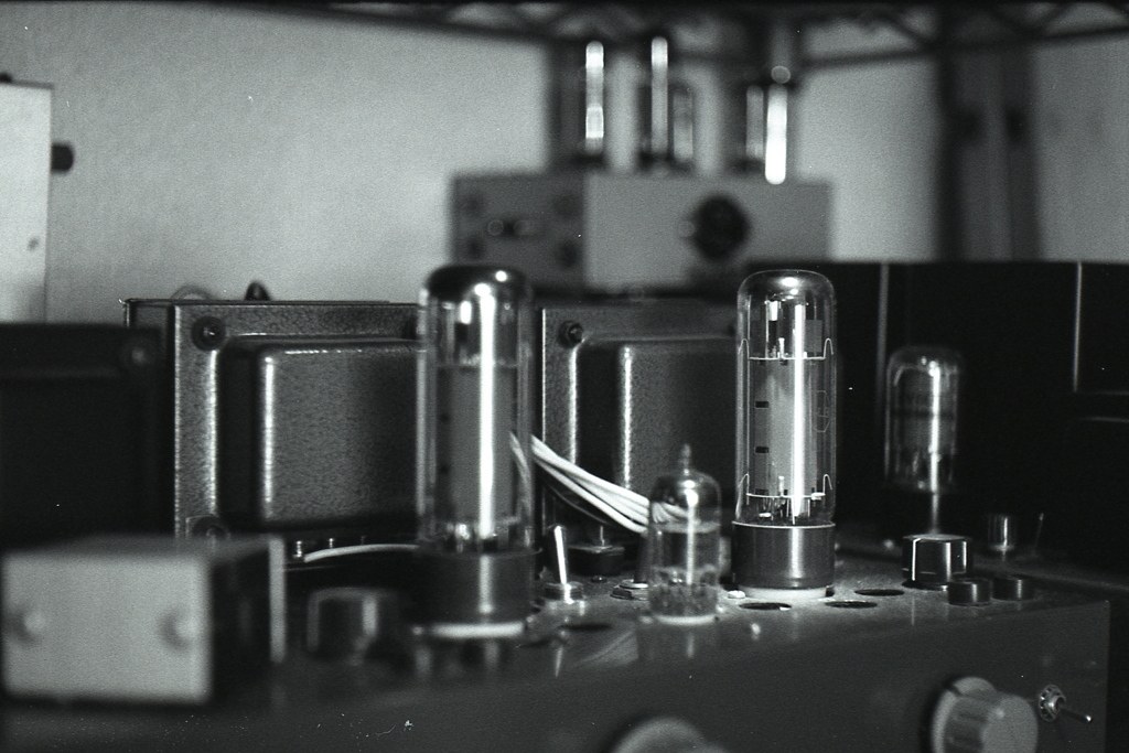 「Bulb: EL34 (6CA7)」 (film)