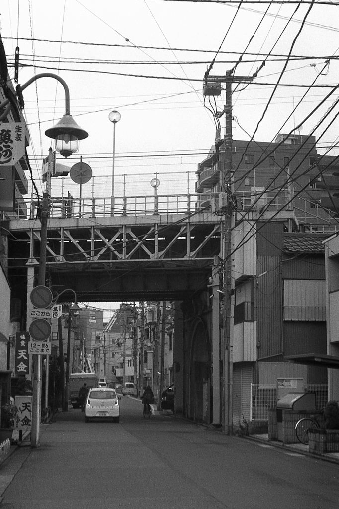「鶴見線：国道駅01」 (film)