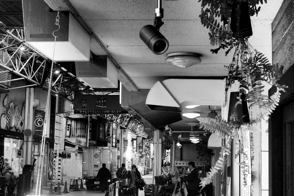 「商店街 開店前」