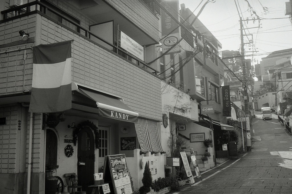 「横浜 元町の朝」 (film)