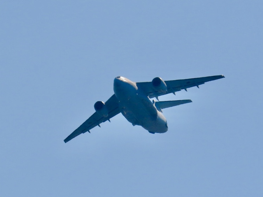自衛隊機？