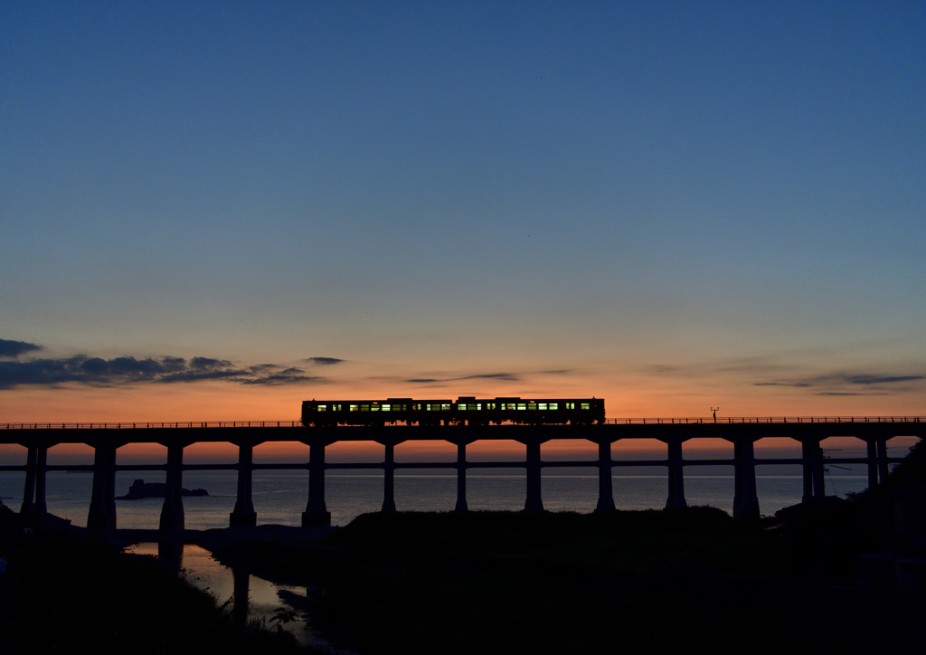 惣郷川橋梁の夕べ