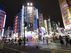 眠らない街