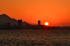 関門海峡2020　2月-3　夕陽と皿倉山