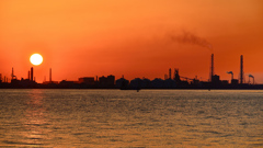 関門海峡2021　4月-2　夕陽と高炉