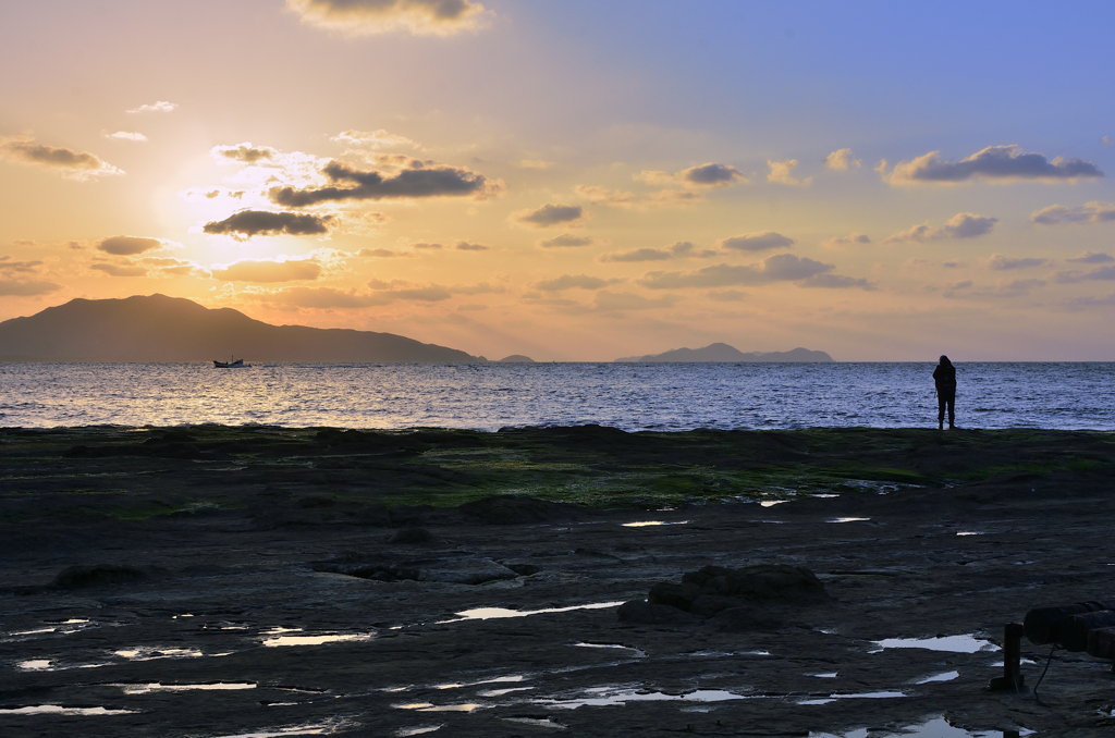 洞山2022　2月-1　夕景の釣り師